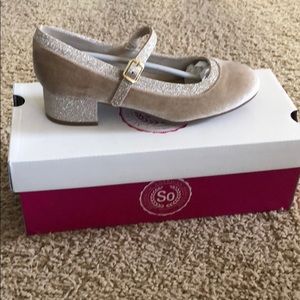 NIB SO girls gold/taupe dress shoes size 4